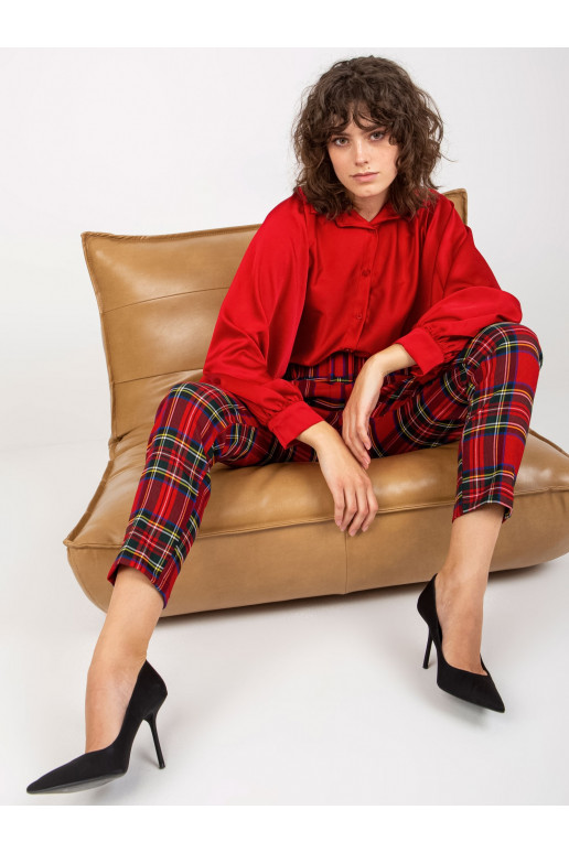 Laiade varrukatega tumepunase...