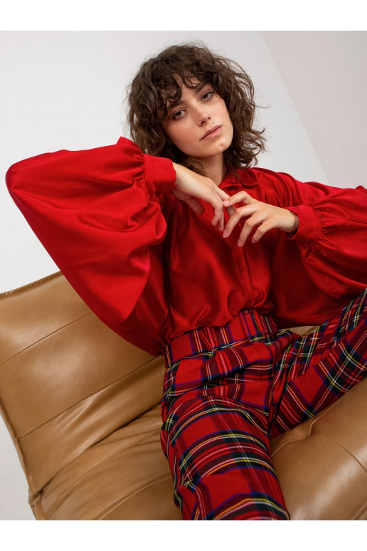 Laiade varrukatega tumepunase...