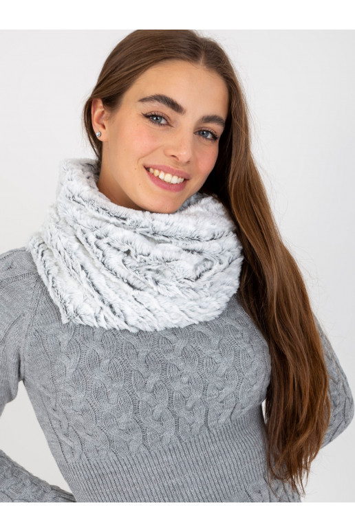 Valge ja must soe kunstkarusnahast...