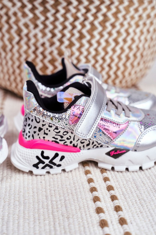 Lastejalatsid Sneakers tüüpi jalanõud...