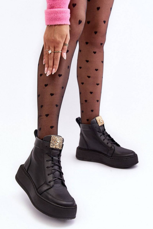 Nööritavad poolsaapad kaunistustega...