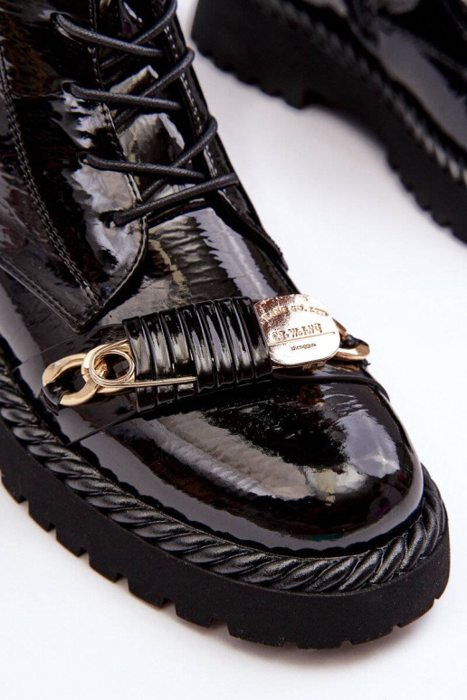 Laque saapad kaunistustega mustad... Laque saapad kaunistustega mustad...