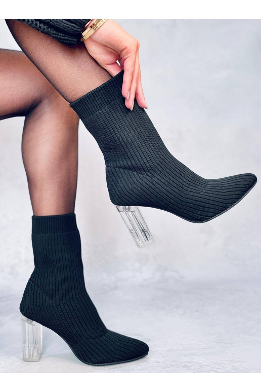 Stiilsed läbipaistva kontsaga saapad...