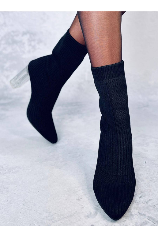 Stiilsed läbipaistva kontsaga saapad...