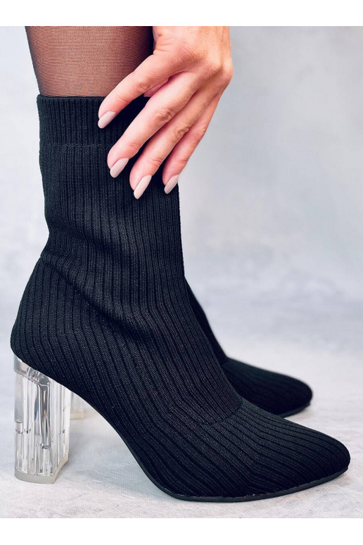 Stiilsed läbipaistva kontsaga saapad...