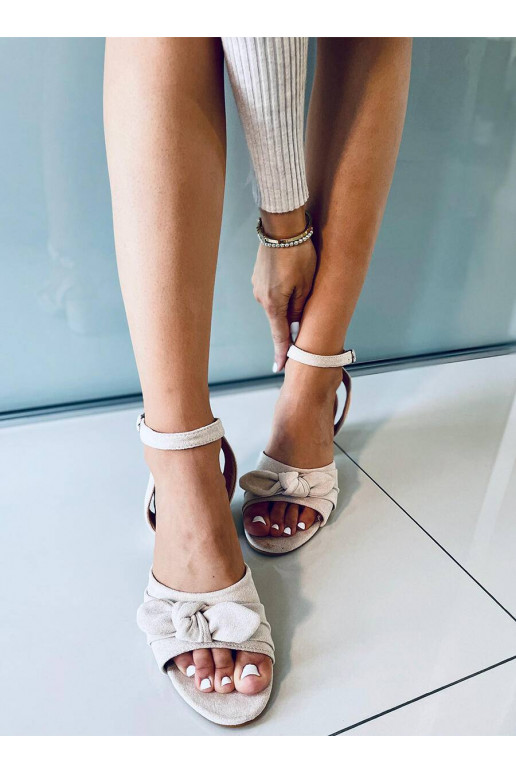 Stiilsed kõrge kontsaga sandaalid...