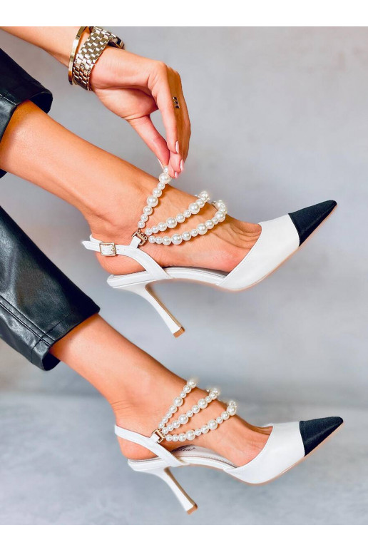 Kingad pärlitest kaunistustega...