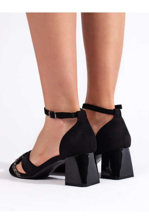 seemisnakhsed kingad  Mustad seemisnakhsed kingad  Mustad