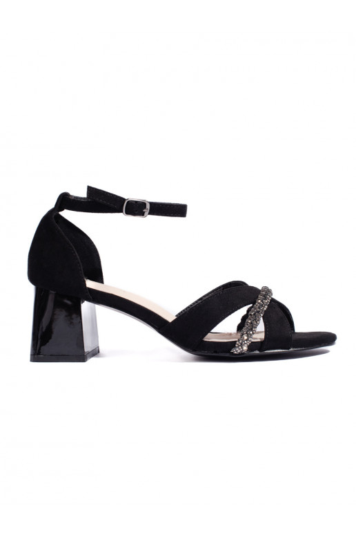 seemisnakhsed kingad  Mustad seemisnakhsed kingad  Mustad