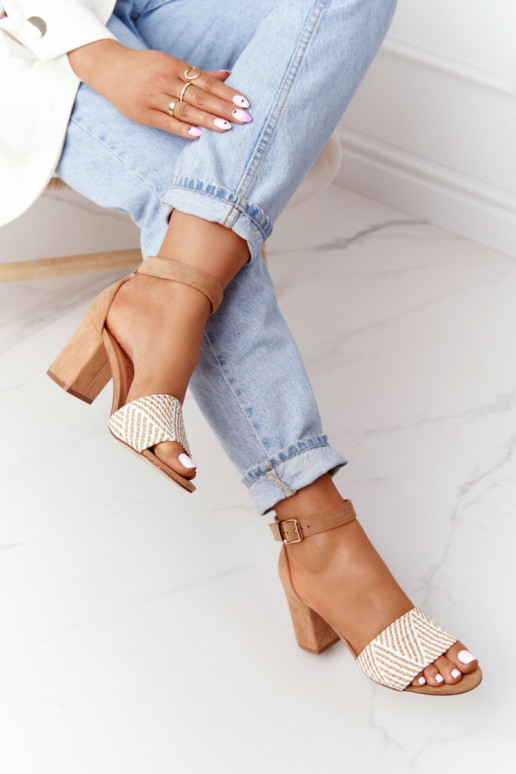 Sandaalid kõrge jämeda kontsaga... Sandaalid kõrge jämeda kontsaga...