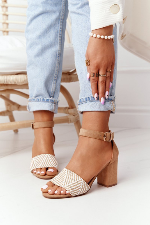 Sandaalid kõrge jämeda kontsaga... Sandaalid kõrge jämeda kontsaga...