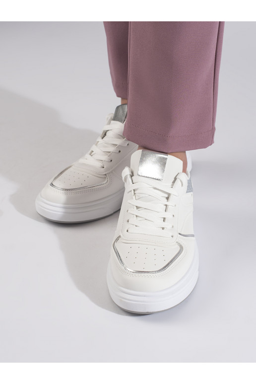 Moekad vabaajajalatsid valge värv