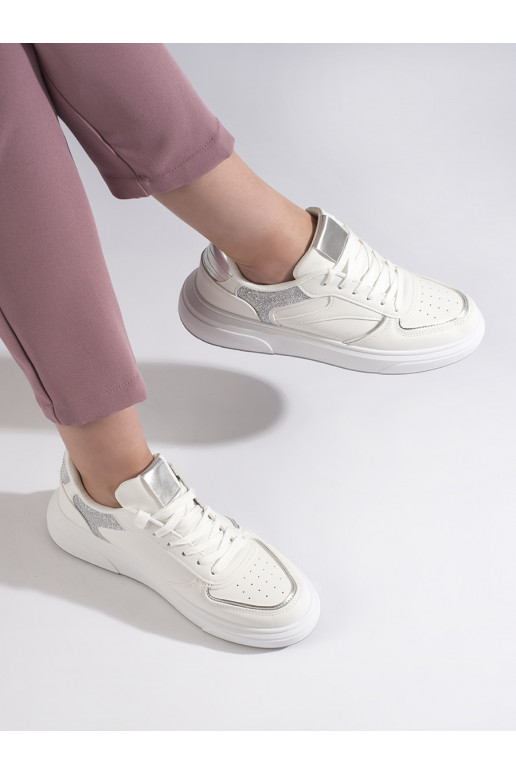 Moekad vabaajajalatsid valge värv