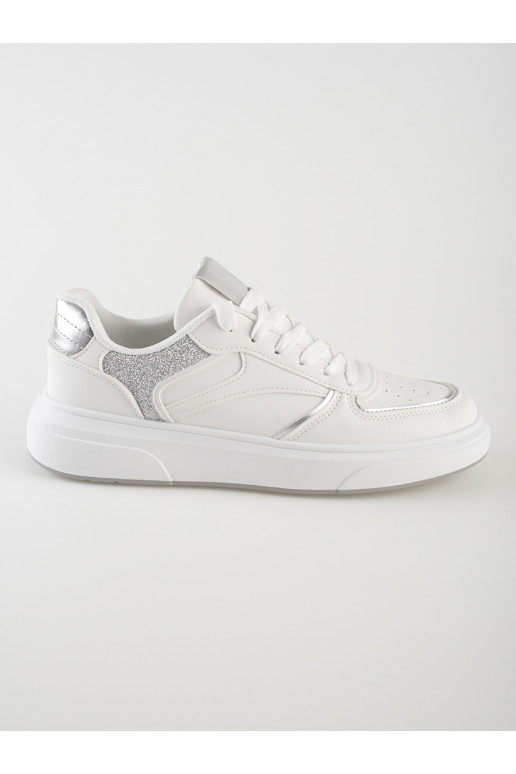 Moekad vabaajajalatsid valge värv