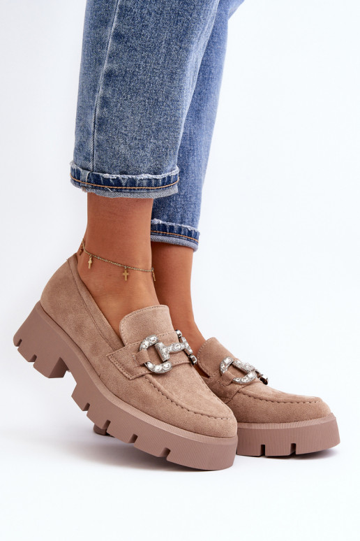 Mokassiinid kaunistustega beeži värvi... Mokassiinid kaunistustega beeži värvi...