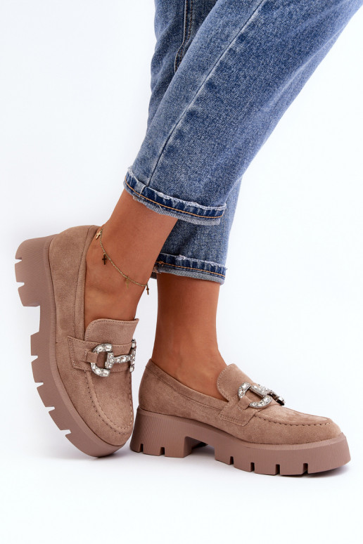 Mokassiinid kaunistustega beeži värvi... Mokassiinid kaunistustega beeži värvi...