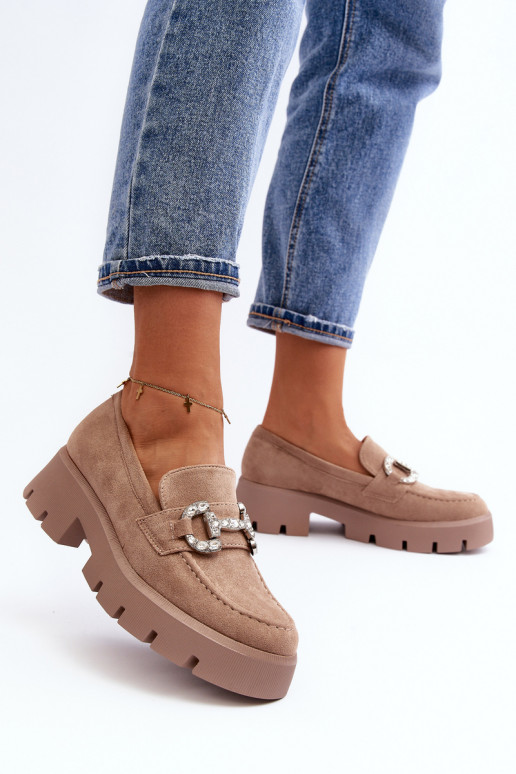 Mokassiinid kaunistustega beeži värvi... Mokassiinid kaunistustega beeži värvi...