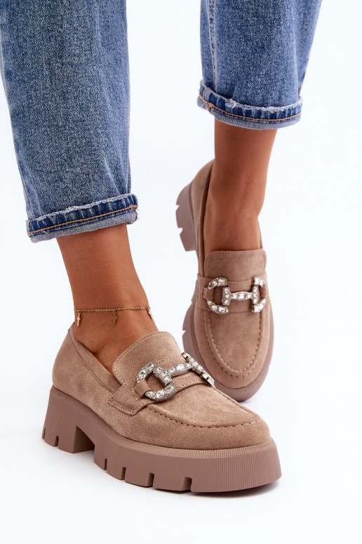 Mokassiinid kaunistustega beeži värvi... Mokassiinid kaunistustega beeži värvi...