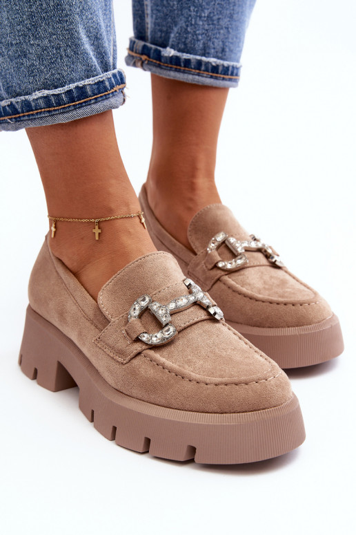 Mokassiinid kaunistustega beeži värvi... Mokassiinid kaunistustega beeži värvi...