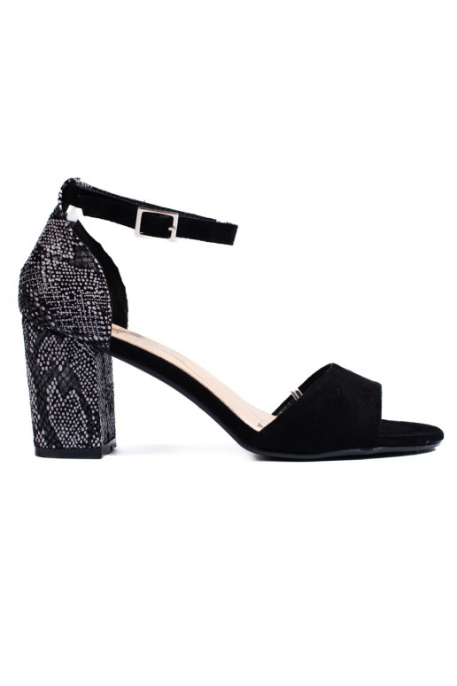 Elegantsed  Mustad kingad 