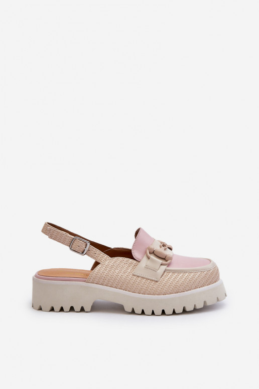 Naistesandaalid laiade nööridega...