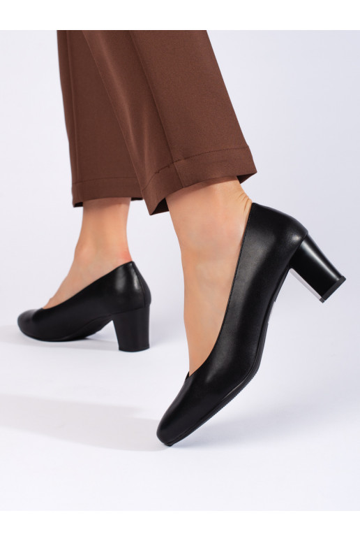 Elegantsed Mustad poolsaapad