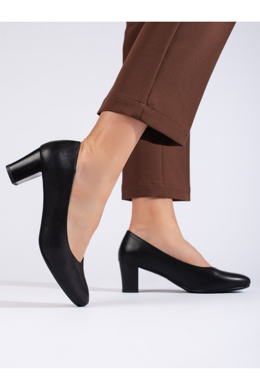 Elegantsed Mustad poolsaapad