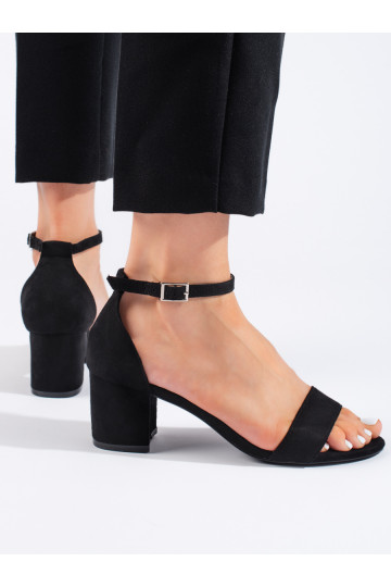 Must  kingad kõrge kontsaga 2