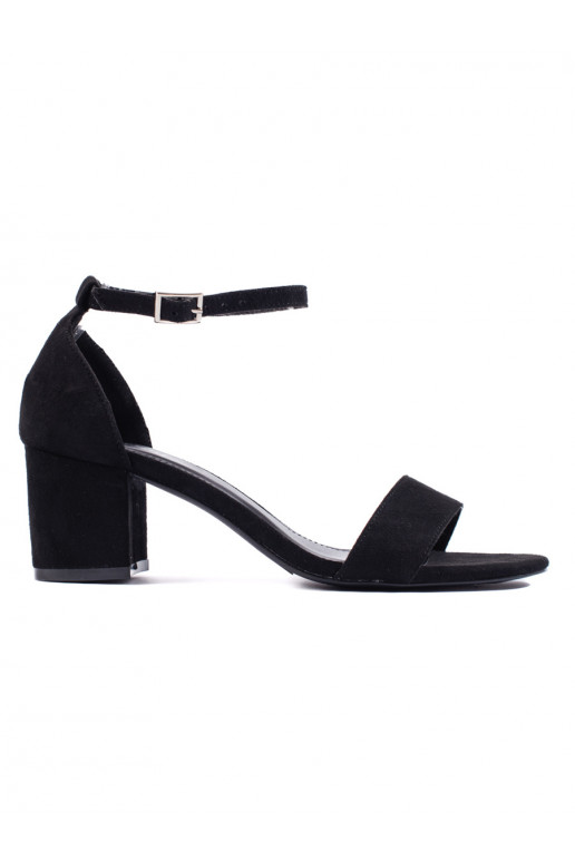 Must  kingad kõrge kontsaga Must  kingad kõrge kontsaga