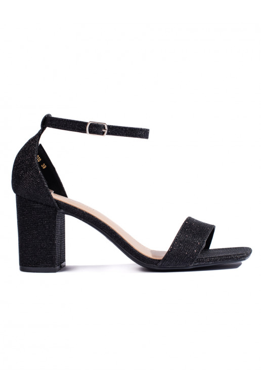 Must  kingad  kõrge kontsaga