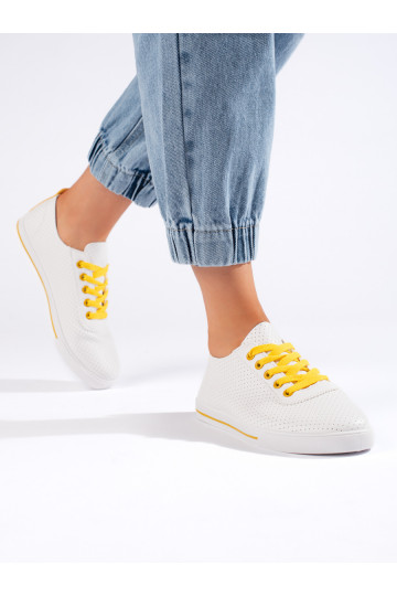 Valged klassikalise mudeli naiste tossud