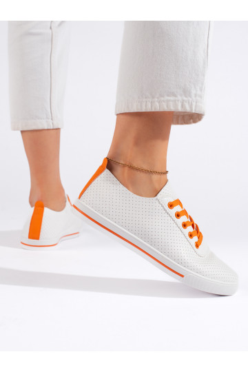 Valged klassikalise mudeli naiste tossud