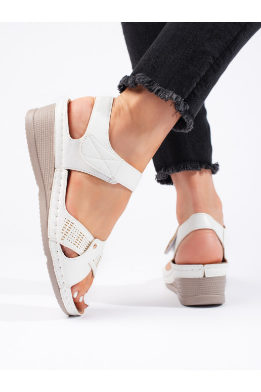 Mugavad väikese platvormiga naiste sandaalid  valge värv