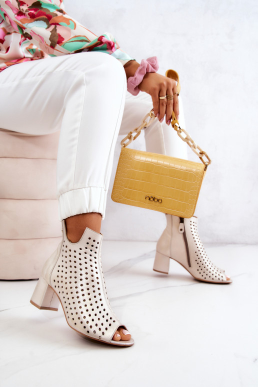 Läbimustritega ümardused beež Läbimustritega ümardused beež