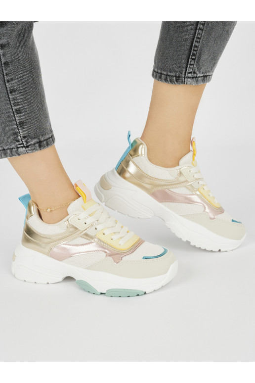 Sportliku stiiliga naiste kingade 