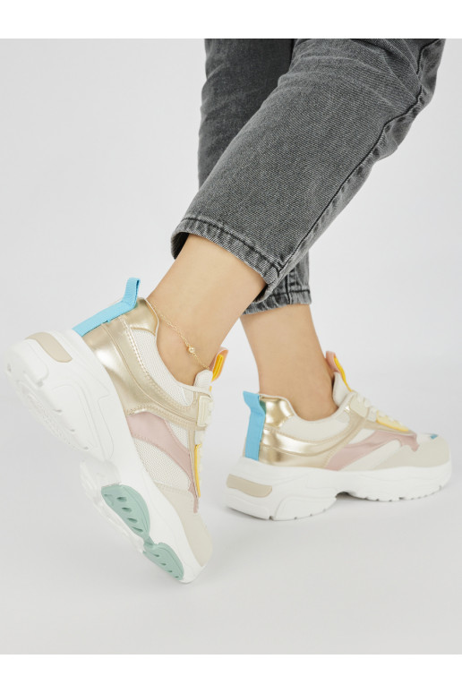 Sportliku stiiliga naiste kingade 