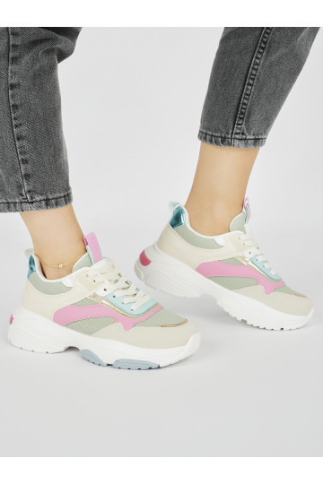 Sportliku stiiliga naiste kingade  2