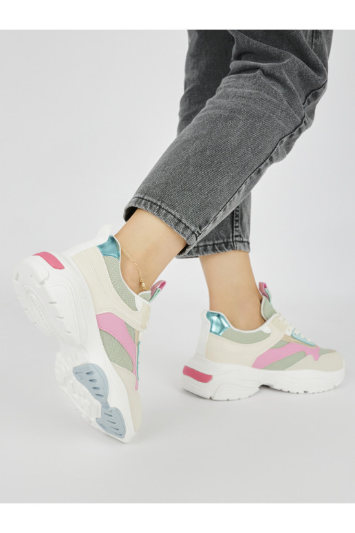 Sportliku stiiliga naiste kingade 