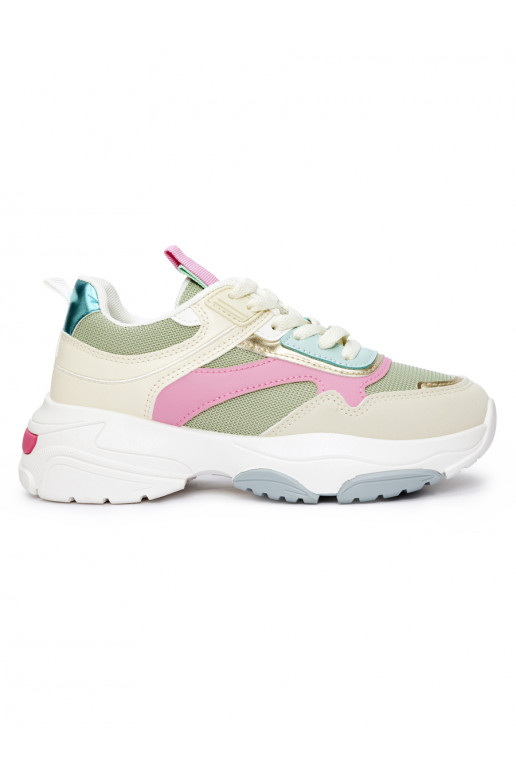 Sportliku stiiliga naiste kingade 