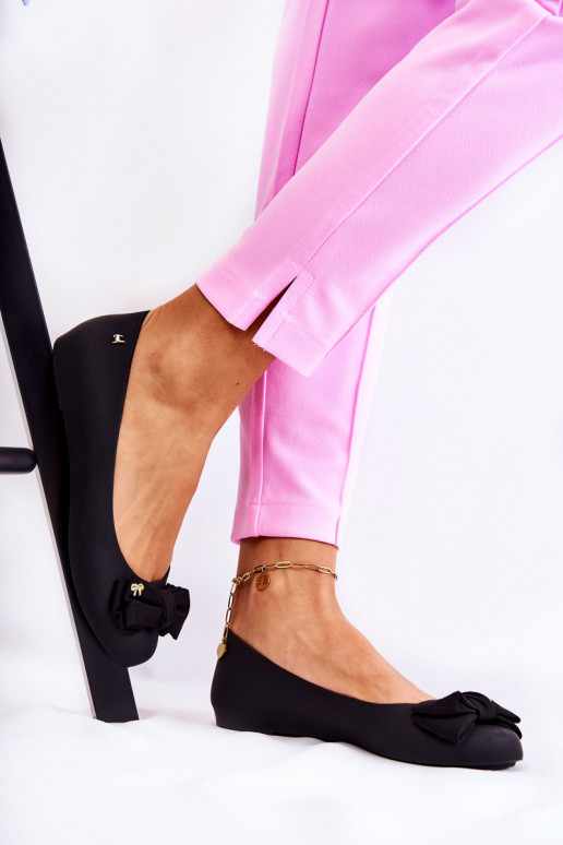 Kummist Baleriinad lipsukesega mustad... Kummist Baleriinad lipsukesega mustad...