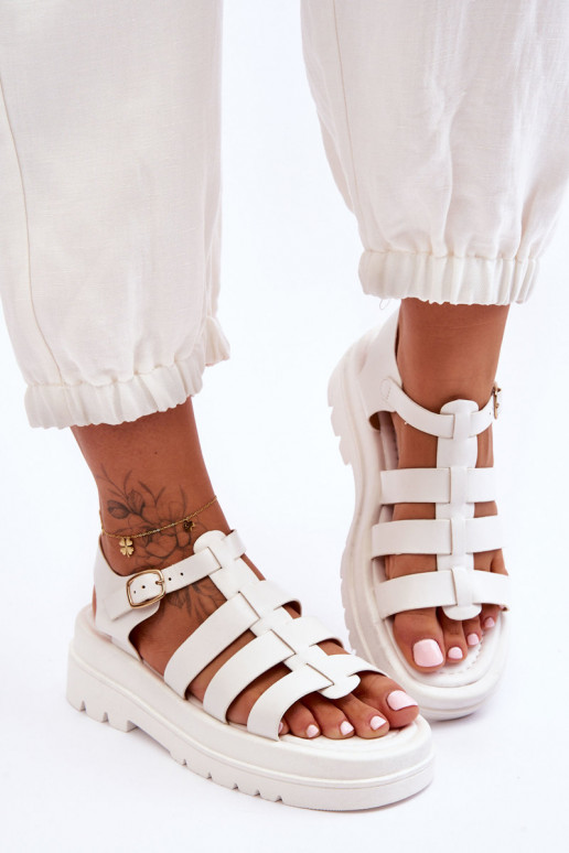 Naistesandaalid rihmadega valget...