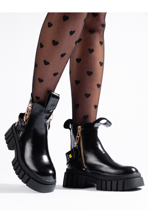 Must saapad platvormiga