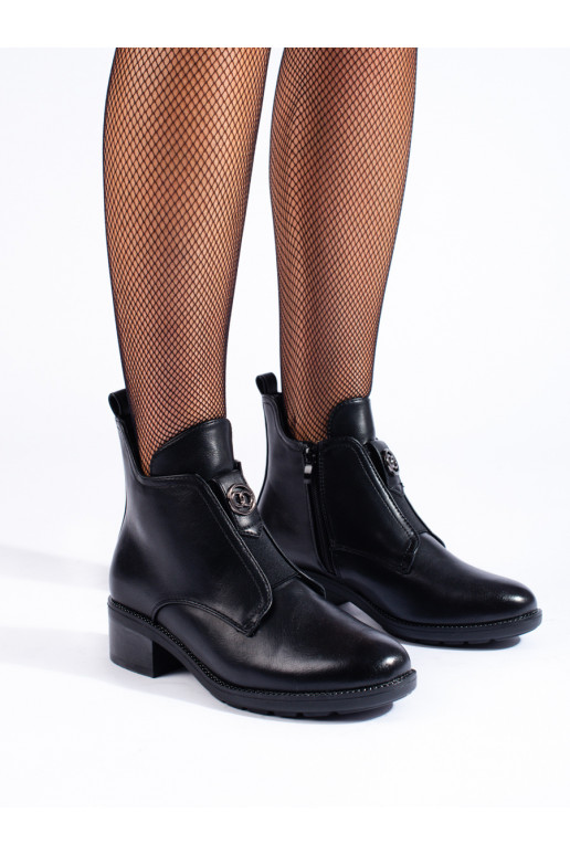  Mustad naiste saapad