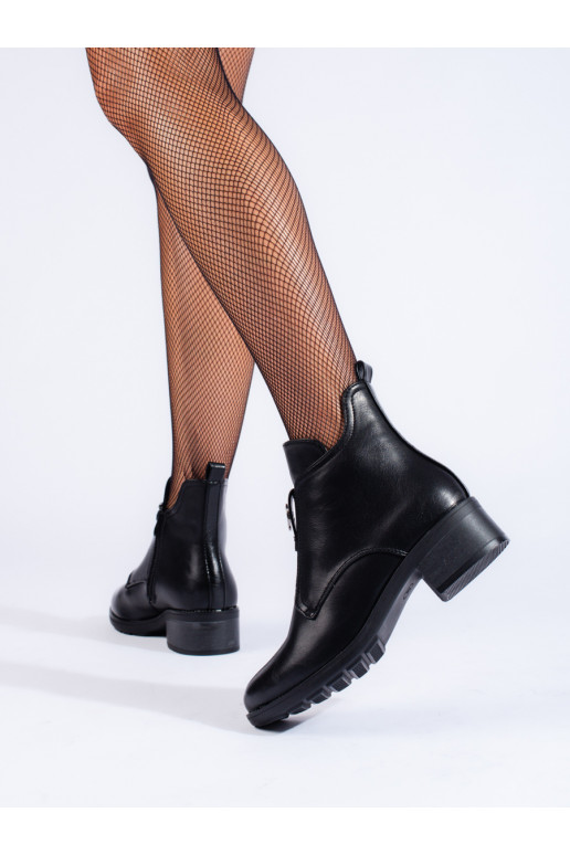  Mustad naiste saapad