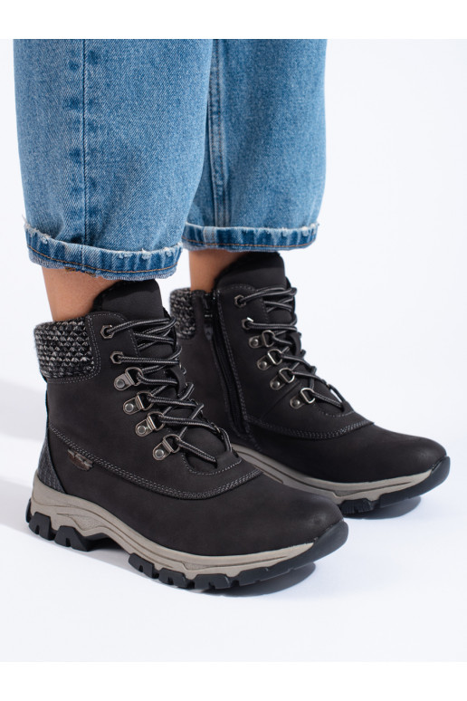 Must naiste kingad platvormiga