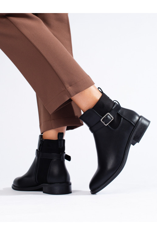  Mustad naiste saapad