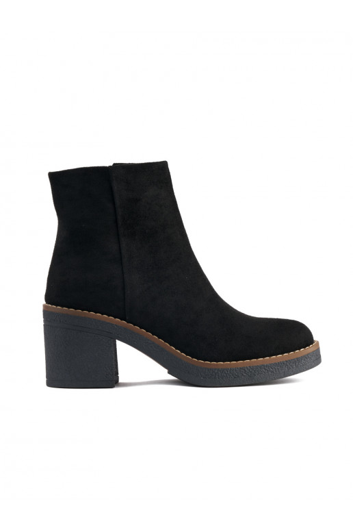 Must naiste saapad kõrge kontsaga