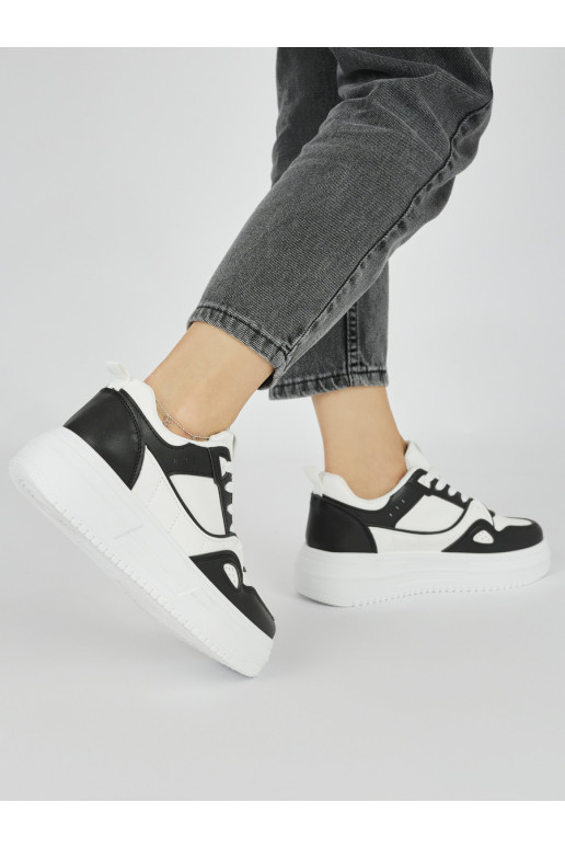 Must  naiste kingad platvormiga