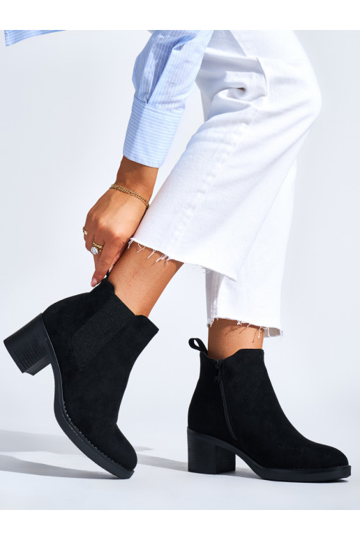 Must  naiste saapad kõrge kontsaga