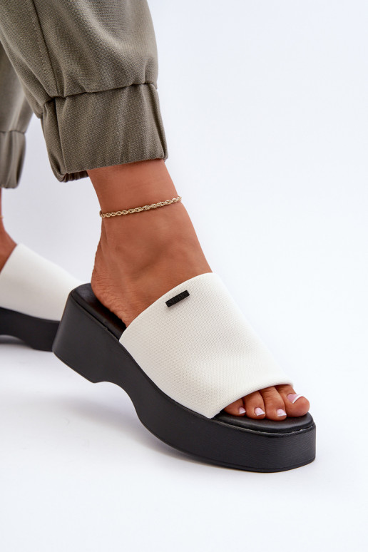 Naiste plätud Big Star valget värvi Naiste plätud Big Star valget värvi